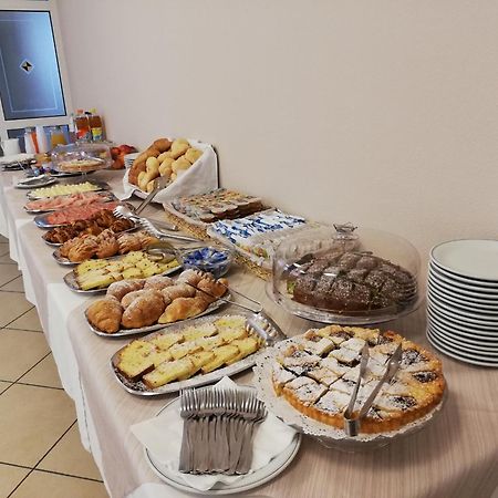 Hotel La Bella Vita Ріміні Екстер'єр фото