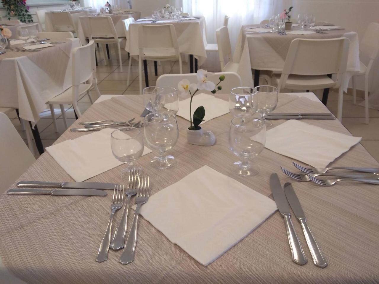 Hotel La Bella Vita Ріміні Екстер'єр фото