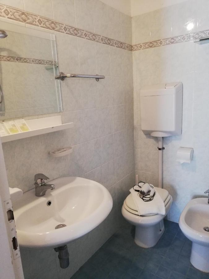 Hotel La Bella Vita Ріміні Екстер'єр фото